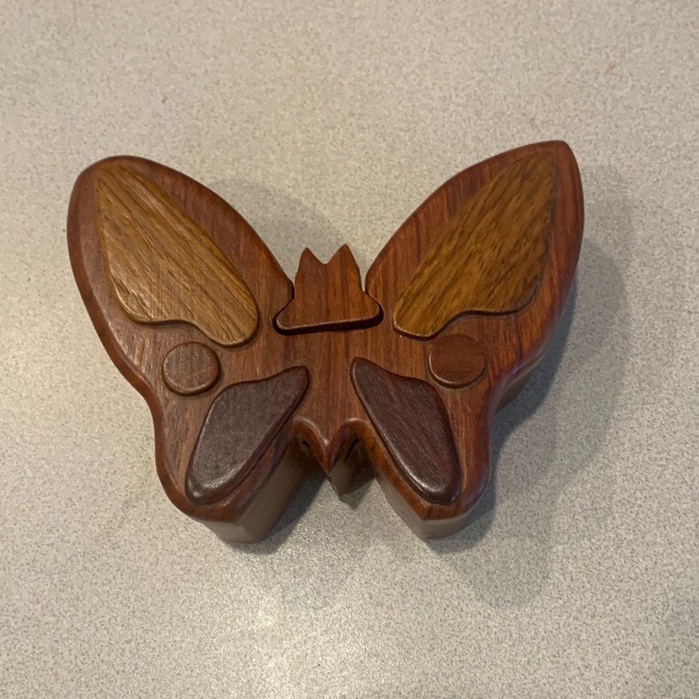 🦋 Wood Puzzle Butterfly Box
